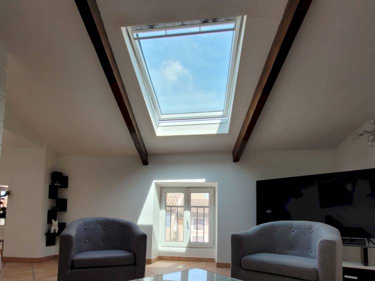 Installation d'une fenêtre de toit simple